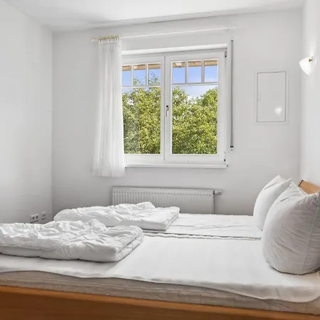 Charmante In Mit Garten *